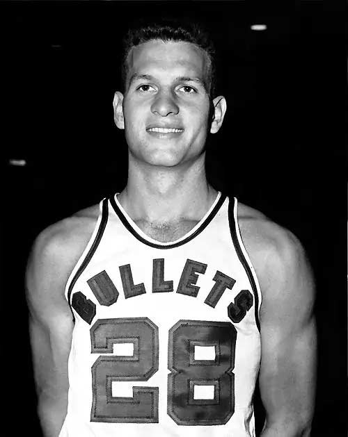 1947年NBA状元：德克萨斯卫斯理大学-克里夫顿·麦克内利